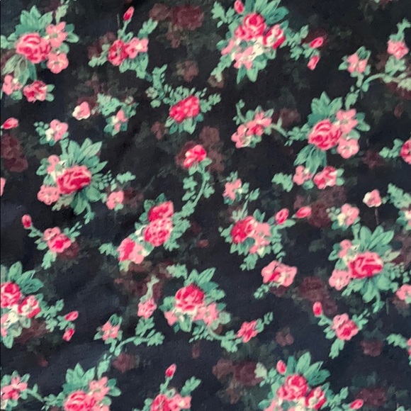 Sheer floral top - Picture 2 of 3